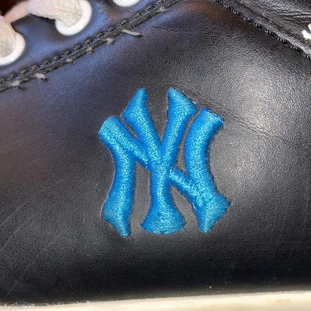 New York Yankees Leather Sneakers Logo Navy Embroidered Women's 5.5